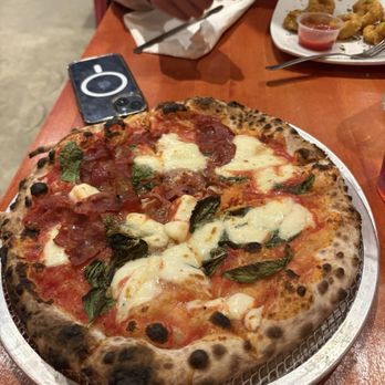 Square Peg Pizzeria & Bar - SMALL Spicy Margherita - Italian Near Me - Mansfield, Connecticut Square Peg Pizzeria & Bar - SMALL Spicy Margherita - Italian Near Me - Mansfield, Connecticut