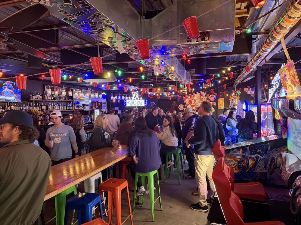 Social spots from Dive Bar