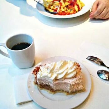 IKEA - Kaffee-Zeit: winterliche Torte mit Zimt-Sahne & Apfel-Schoko-Rührkuchenboden. Köstlich! - Furniture Stores Near Me - Hamburg, HH