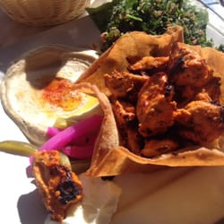 La Mono - Shish tawook plate (chicken kebab)