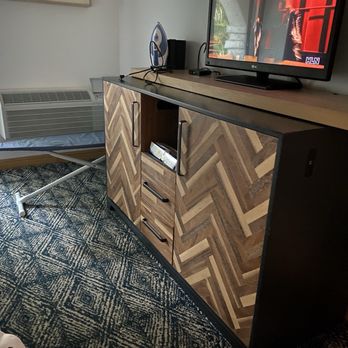 Catalina Canyon Inn - Tv, microwave, mini fridge and coffee maker provided inside dresser - Hotels Near Me - Avalon, California Catalina Canyon Inn - Tv, microwave, mini fridge and coffee maker provided inside dresser - Hotels Near Me - Avalon, California