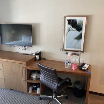Hyatt Place Eugene/Oakway Center - Desk, mini fridge - Hotels Near Me - Eugene, Oregon