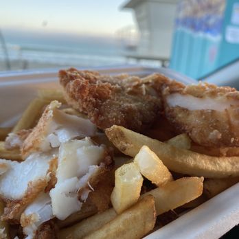Duckie's Chowder House - Fish & Chips to go. FAST service AND GOOD food ‼ - Seafood Near Me - Cayucos, California