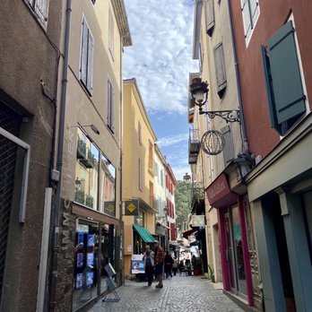 Commune D Ax les Thermes - Walking down an alleyway - Ax Les Thermes, 09