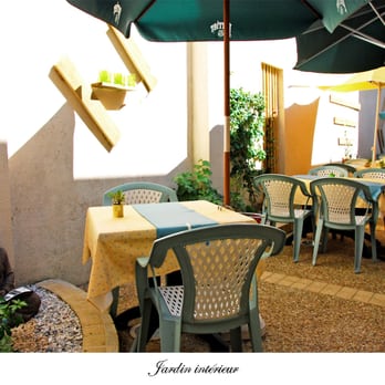 At'able! - Jardin intérieur au restaurant At'able - French Near Me - Chinon, 37