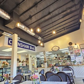 Delices Du Chef - Interior - French Near Me - Torrance, California