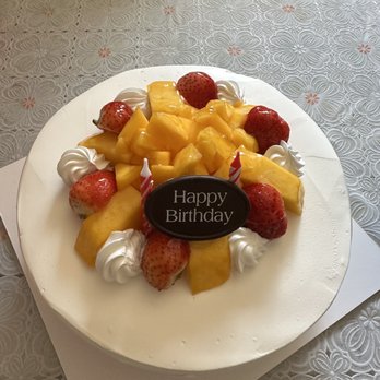 Kee Wah Bakery - Cupertino - 8" Fresh Mango Cake(8) - Bakeries Near Me - Cupertino, California Kee Wah Bakery - Cupertino - 8" Fresh Mango Cake(8) - Bakeries Near Me - Cupertino, California