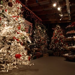 Hewitt's - Guilderland - Hewitt's Christmas Wonderland