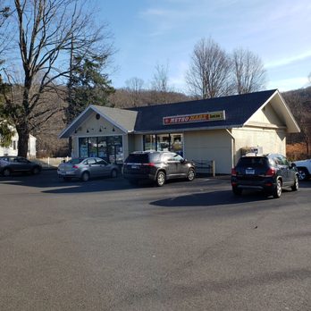 Metro Mart - cars parked in front of the store - Convenience Stores Near Me - Naugatuck, Connecticut Metro Mart - cars parked in front of the store - Convenience Stores Near Me - Naugatuck, Connecticut