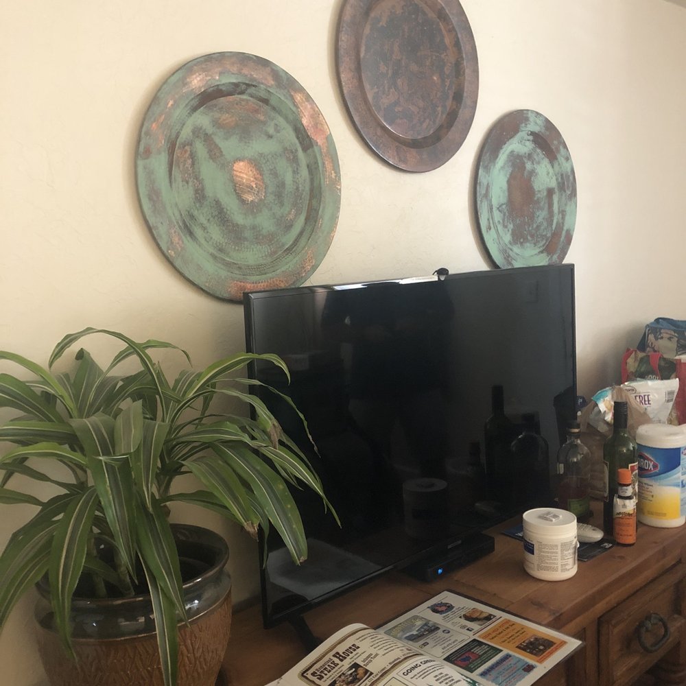 Stone Lizard Lodge - Tv area had mini fridge, micro and small desk - Hotels Near Me - Blanding, Utah