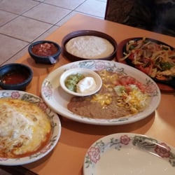 Casa De Oro - Lots of tasty food for a great price!