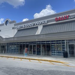 Bath & Body Works - Exterior