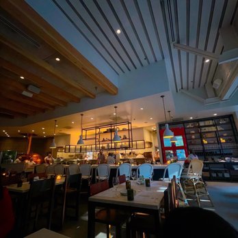 Sixty Vines - Night ambiance - New American Near Me - Dallas, Texas Sixty Vines - Night ambiance - New American Near Me - Dallas, Texas