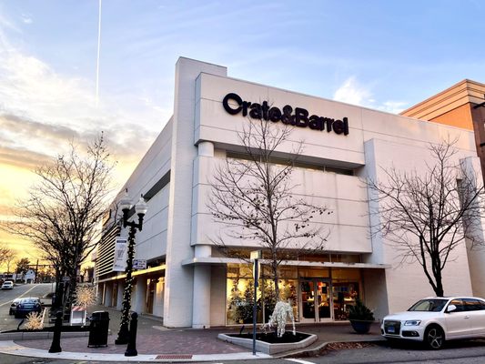 Crate & Barrel by null