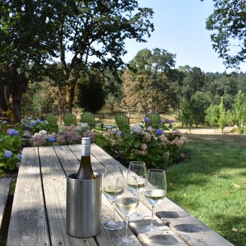 Left Coast Estate - Wineries Near Me - Rickreall, Oregon