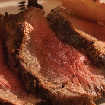 Black Bear Diner Vancouver - Tri-tip small dinner (expectation based on their website photo) - Diners Near Me - Vancouver, Washington