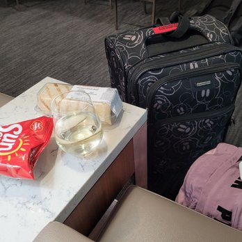 United Club - Terminal E - Chips, prepackaged wrap, white wine - Airport Lounges Near Me - Houston, Texas United Club - Terminal E - Chips, prepackaged wrap, white wine - Airport Lounges Near Me - Houston, Texas