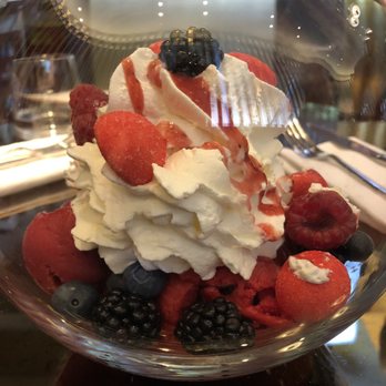 Le Drugstore - Fruit sundae - French Near Me - Paris, 75 Le Drugstore - Fruit sundae - French Near Me - Paris, 75