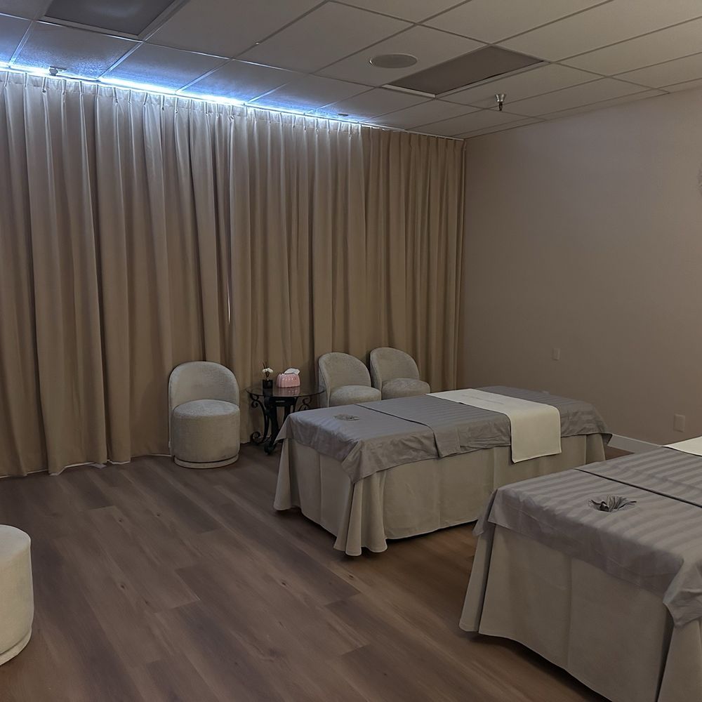 Wonderland Healing - Couples Massage Therapy Room - Day Spas Near Me - Camarillo, California