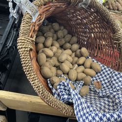Horn of Plenty Produce - Peanuts