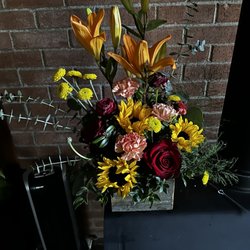 Robynn's Nest Flowers & Gifts - Flower arrangement curated by Kira.
