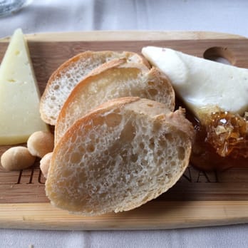 Hukilau Lanai - Assorted cheese, one was truffle flavored with fresh honeycomb - Seafood Near Me - Kapaa, Hawaii