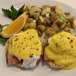 Monte Villa Grill & Bar - Eggs Benedict was eggceptional!!