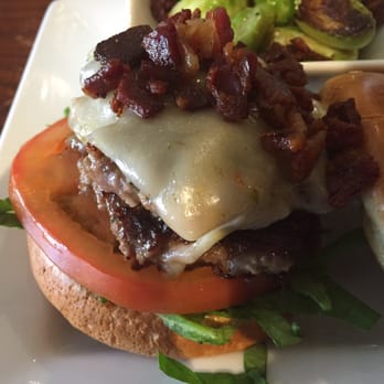 The Met - Where is the beef?  Small patty. - Wine Bars Near Me - Lima, Ohio