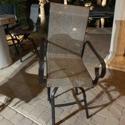 Pebble Lane Living - 1st day, 1st person sat on me poor crappy chair!