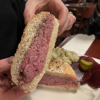 Schwabl's Restaurant - Beef on weck - American Near Me - West Seneca, New York