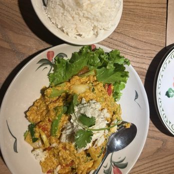 Isarn Thai Soul Kitchen - Crab Stir Fried with Yellow Curry - Thai Near Me - Seattle, Washington