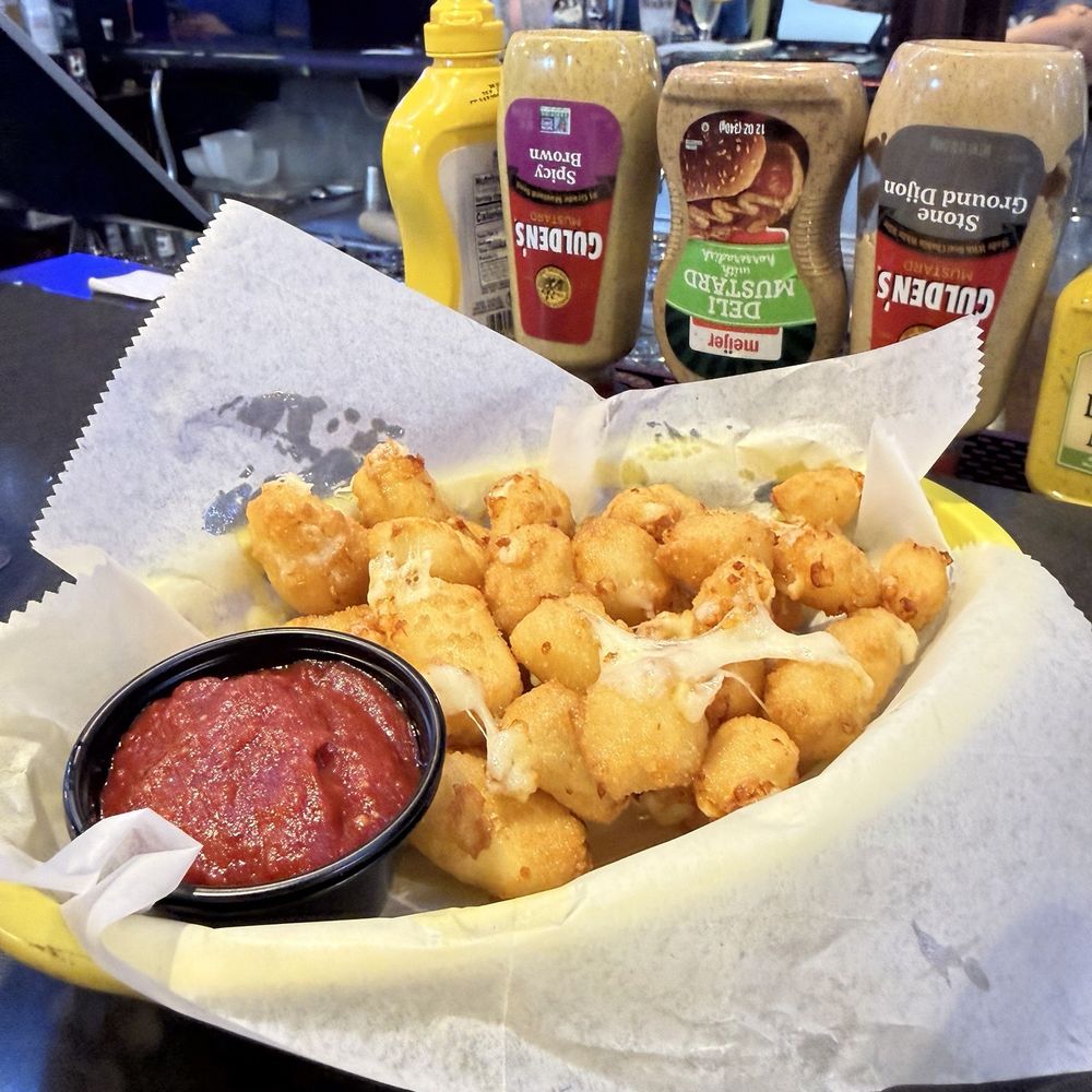 Rounding Third - Cheese curds - Sports Bars Near Me - Milwaukee, Wisconsin Rounding Third - Cheese curds - Sports Bars Near Me - Milwaukee, Wisconsin