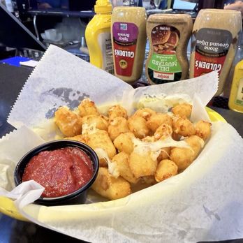 Rounding Third - Cheese curds - Sports Bars Near Me - Milwaukee, Wisconsin Rounding Third - Cheese curds - Sports Bars Near Me - Milwaukee, Wisconsin