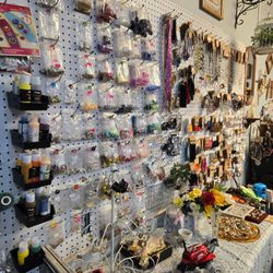 Broken in Treasures - Jewelry and crafts