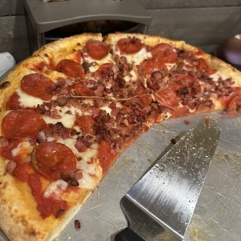 El Rincon Pizzeria & Wings - Pepperoni and bacon pizza - Pizza Near Me - Rialto, California El Rincon Pizzeria & Wings - Pepperoni and bacon pizza - Pizza Near Me - Rialto, California