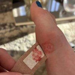 Ocean Breeze beauty salon & spa - They scrubbed my foot so hard that it started to bleed
