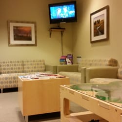 Valley Medical Center Highlands Clinic - Nice waiting area. Lots of comfy seating, magazines, toys and a tv