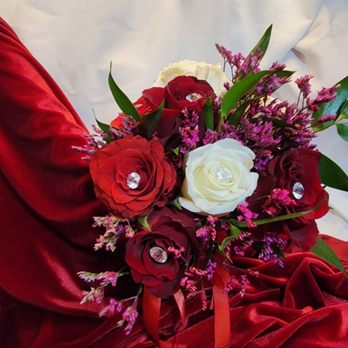 Lucy's Simple Elegance Flowers - Flowers & Gifts Near Me - Anaheim, California