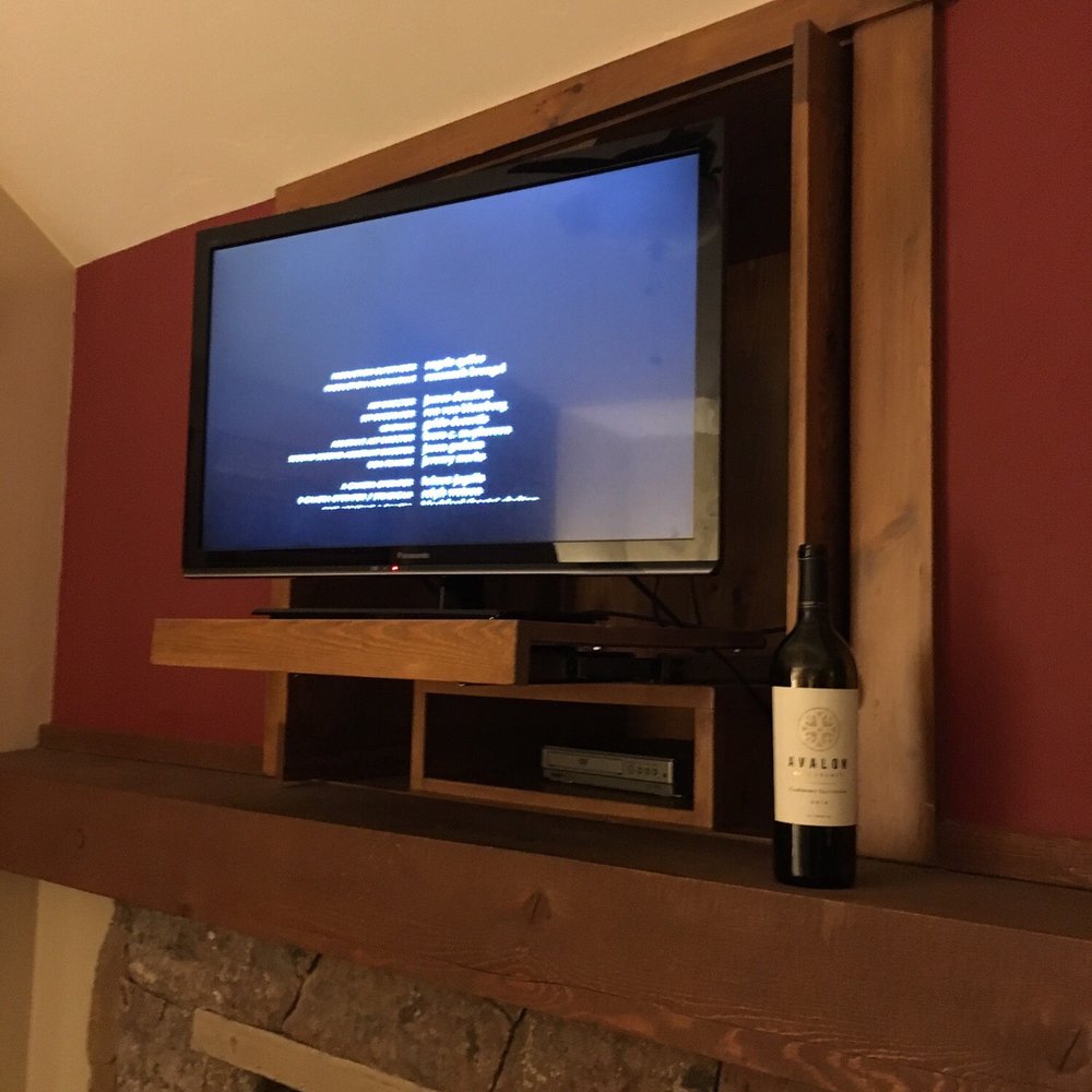 Mountain Thunder Lodge - Small TV in living room. Satellite TV constantly dropping out. - Hotels Near Me - Breckenridge, Colorado Mountain Thunder Lodge - Small TV in living room. Satellite TV constantly dropping out. - Hotels Near Me - Breckenridge, Colorado