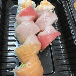 Hello Chicken & Sushi - Rainbow roll