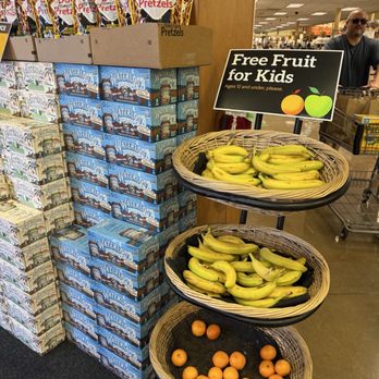 Raley's - Free Fruit for Kids - Grocery Near Me - Elk Grove, California