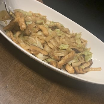 Lee Chen Asian Bistro - King - Noodles with chicken and veggies 8/10 - Dim Sum Near Me - Toronto, Ontario Lee Chen Asian Bistro - King - Noodles with chicken and veggies 8/10 - Dim Sum Near Me - Toronto, Ontario
