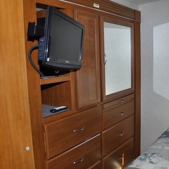 R&B Transport - Fleetwood Bedroom TV - RV Rental Near Me R&B Transport - Fleetwood Bedroom TV - RV Rental Near Me
