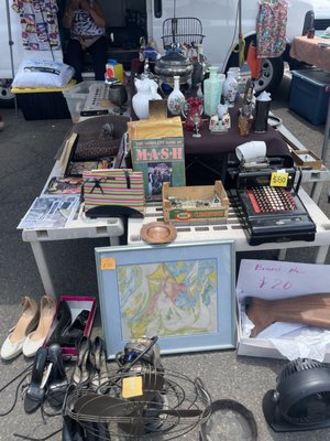 FRANKLIN MILLS FLEA MARKET - Updated February 2026 - 90 Franklin Mills