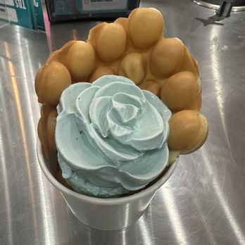 Cauldron Ice Cream - Moon and stars + puffle ($13) - Ice Cream & Frozen Yogurt Near Me - Fremont, California