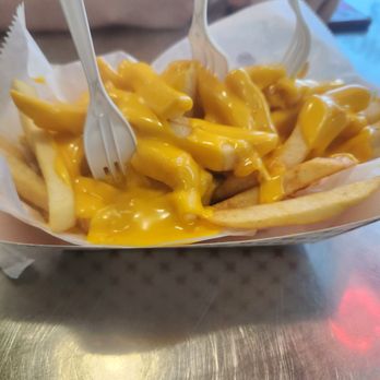 Primanti Bros - We really enjoyed the really cheesey, cheesey fries - Pizza Near Me - Fort Lauderdale, Florida Primanti Bros - We really enjoyed the really cheesey, cheesey fries - Pizza Near Me - Fort Lauderdale, Florida