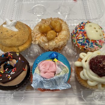 Nadia Cakes - April Fool's Cupcakes -  Sand, Orange Chicken, Unicorn Barf, Chocolate Donut, Chewed Bubblegum, Spaghetti and Meatballs - Bakeries Near Me - Maple Grove, Minnesota