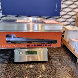 Holiday Inn Express & Suites Bakersfield Airport - pancake maker