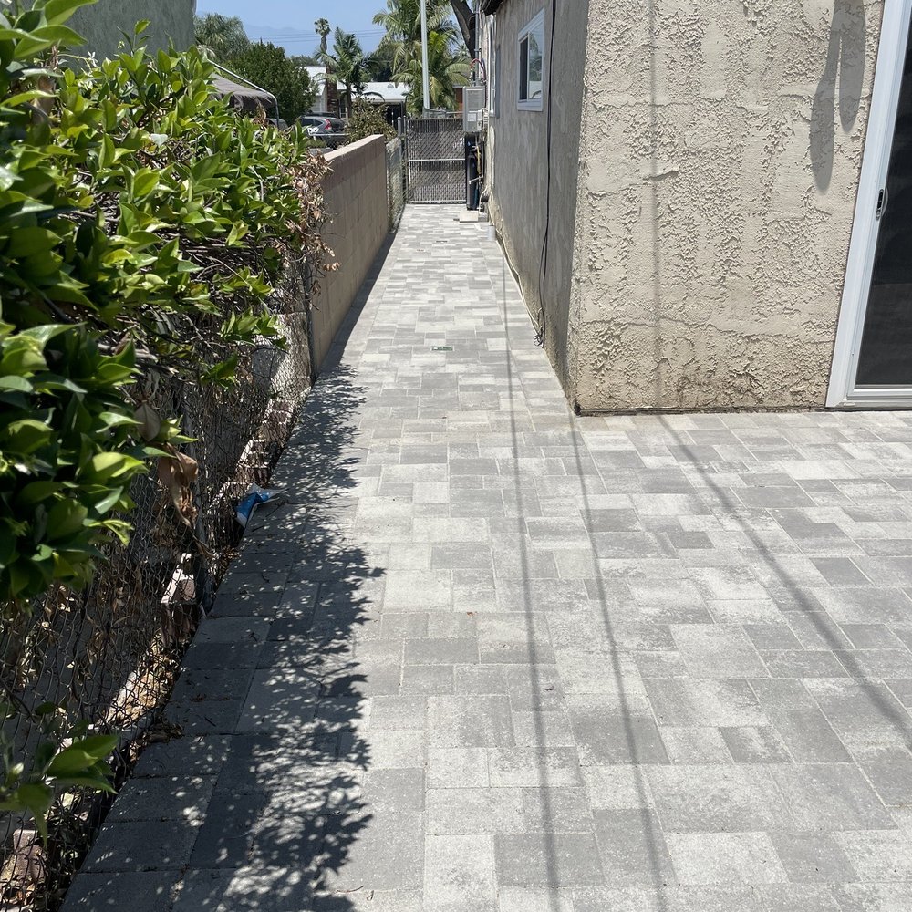 Unique Home Builders - Side pathway toward the backyard - Masonry/Concrete Near Me - Encino, California