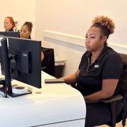 Hertz Rent A Car - Employees doing nothing